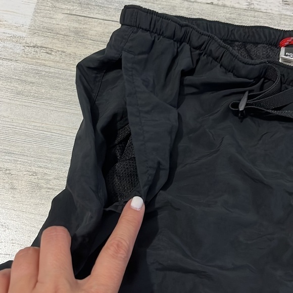 The North Face Black Shorts Size L - Picture 4 of 8